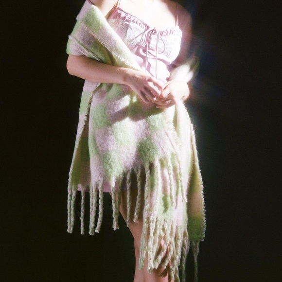 Urban outfitters checkered scarf - Picture 4 of 6